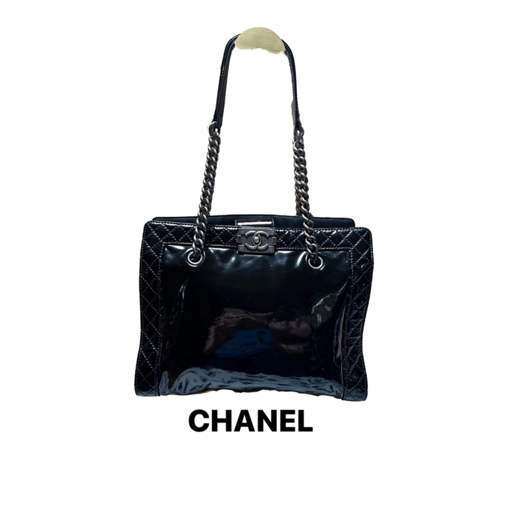 CHANEL Patent Lambskin Boy Tote Chanel Series 18 2013-2014